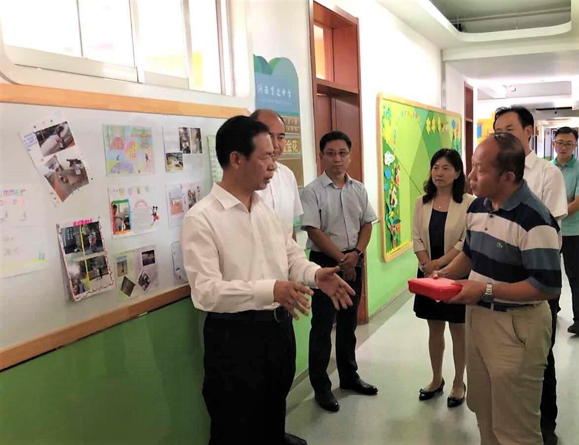 区委常委,区委办公室主任陈国华,区教育局主要及分管负责同志参加活动