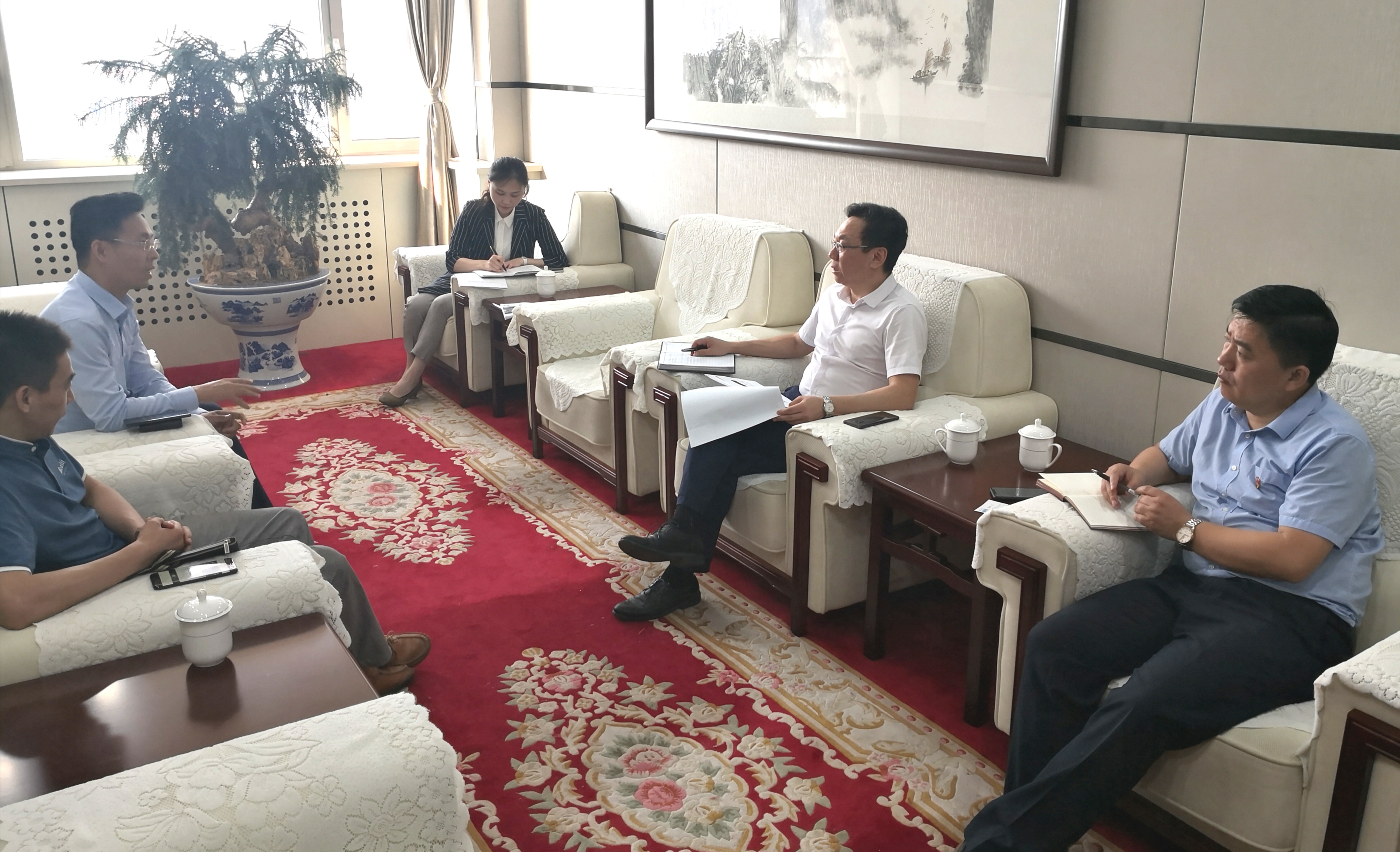区政府办公室,区科技局,区工信局,区投促局负责同志参加会见.